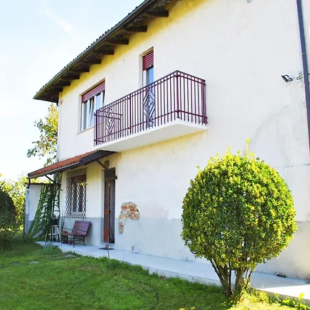 In Casale With Panoramic Vineyard Views, Cleaning Included * Moncucco Torinese
